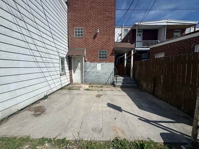 802 Wayne Ave