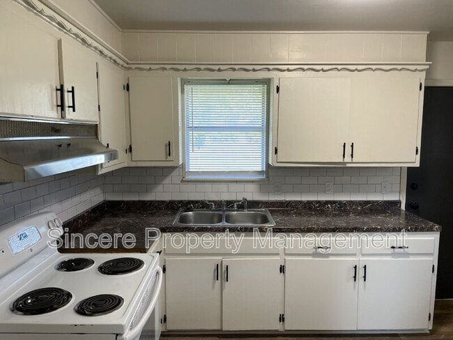 Photo - 2013 N College Ave