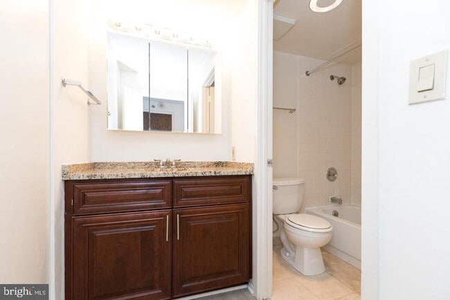 Photo - 2020 Walnut St Unit 14M