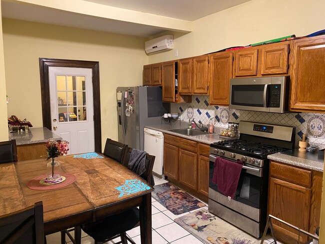 Photo - 32 Duer Pl Unit 1