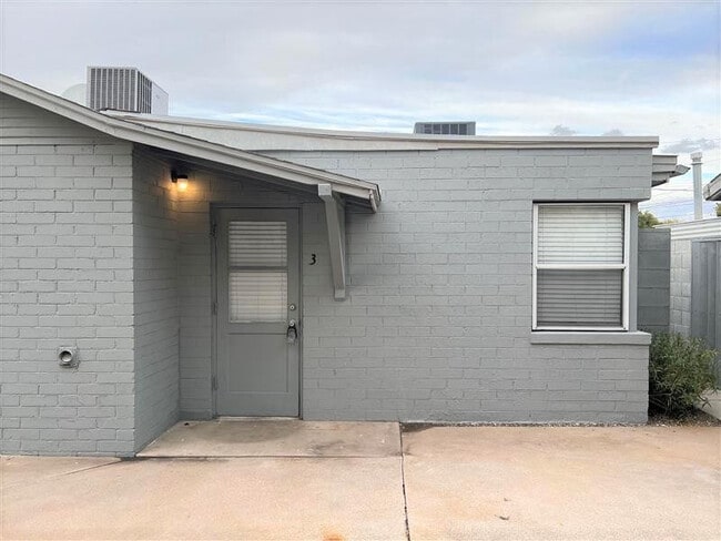 Building Photo - 4127 N 18th Pl Unit Apt 3