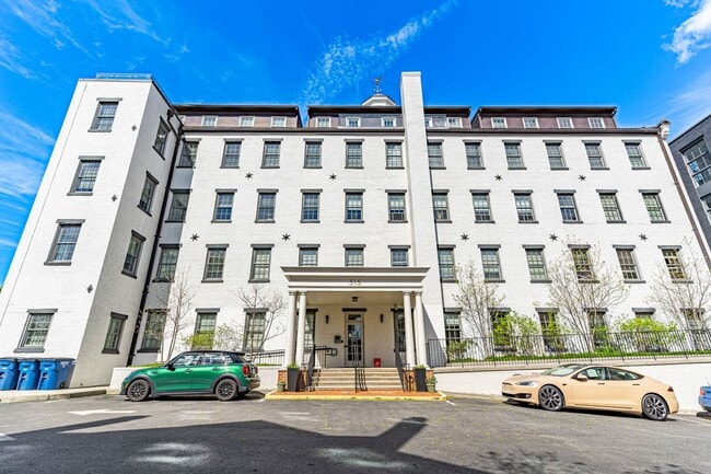 Photo - Stunning Partly Furnished Studio in Old Town Alexandria