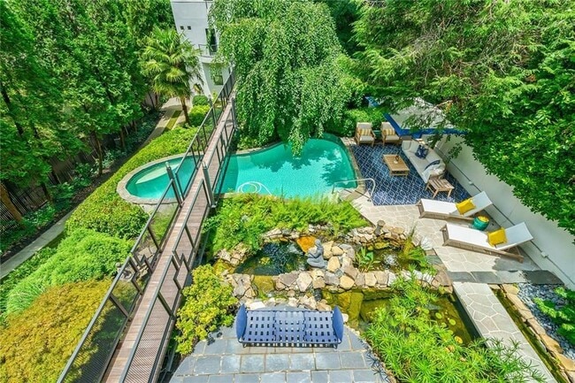 Photo - 114 Lindbergh Drive NE