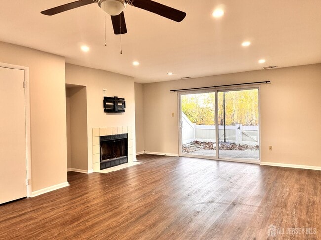 Photo - 191 Hampshire Dr