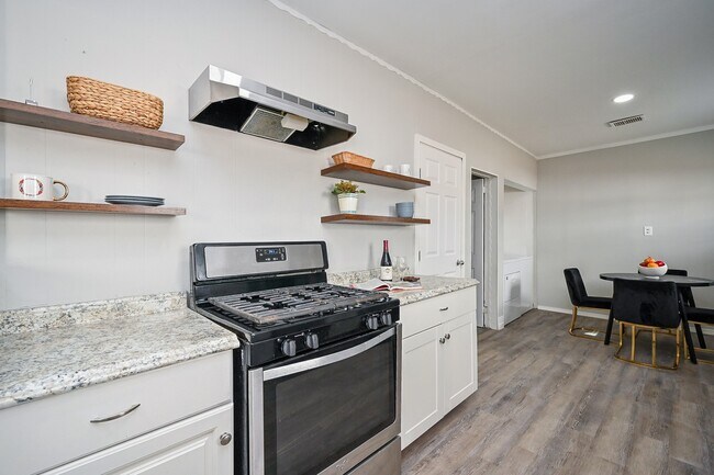 Photo - 1507 Laird St