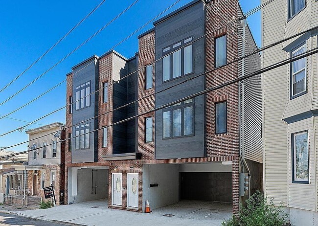 Building Photo - 1448 37th St Unit 1