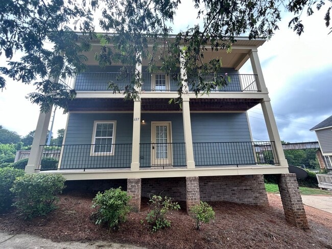 Building Photo - PRE-LEASING FOR AUGUST 2026!
