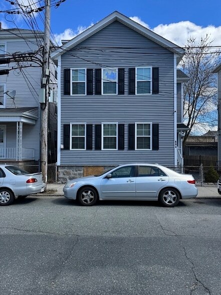 Building Photo - 694 King Philip St Unit 2