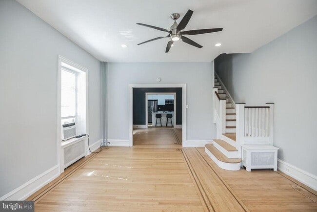 Building Photo - 117 Rochelle Ave