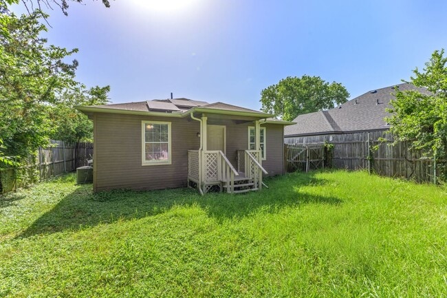 Photo - 108 Cook St