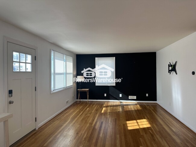 Photo - 1603 Charmuth Rd