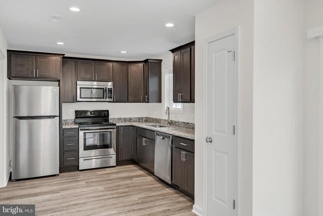 Photo - 202 Sienna Ln