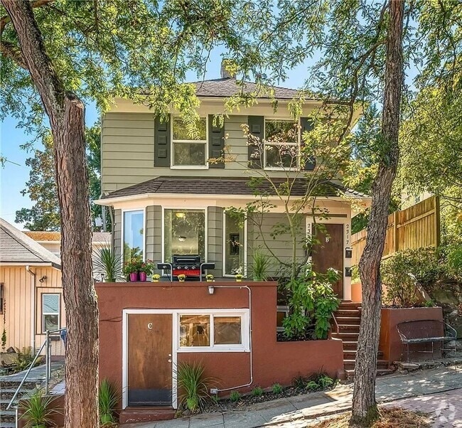 Building Photo - Phillips Ward Triplex Unit A Rental