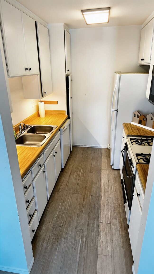 Photo - 3649 Glendon Ave Unit #205