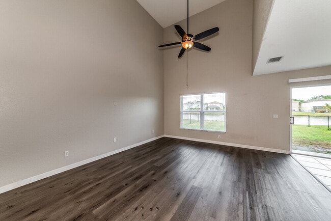 Photo - 329 Beacon Harbour Loop