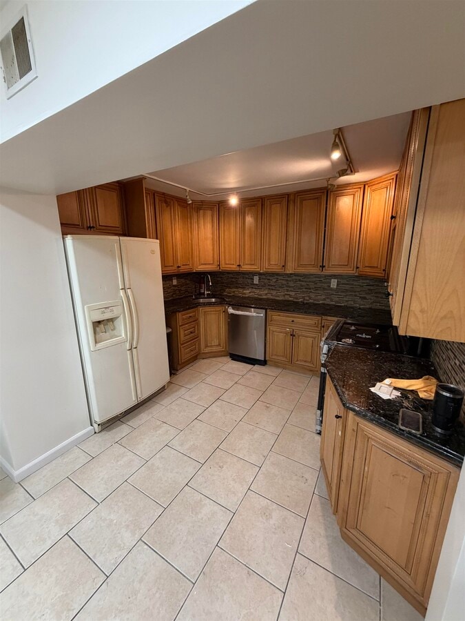 Photo - 293 Avenue C