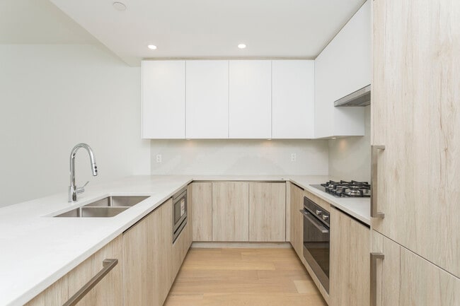 Photo - 313-423 6th St Unit 313