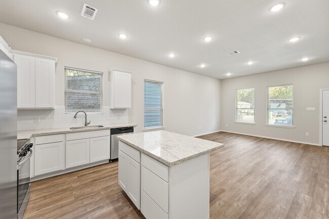 Building Photo - 8687 Sassafras