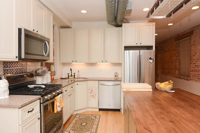 Photo - 1723 W Erie St Unit 1