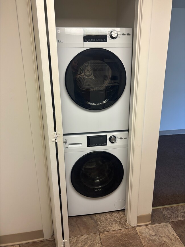 2453 Kingston Ct Unit Kingston Court