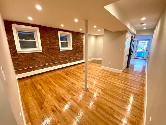 Photo - 96 Webster St Unidad B