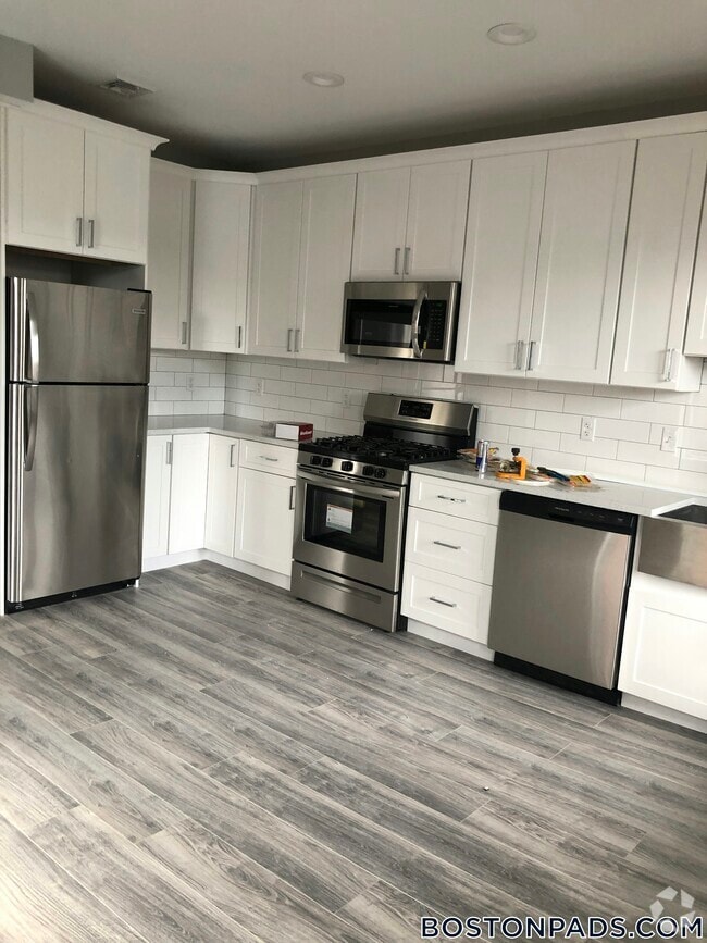 Building Photo - 143 London St Rental