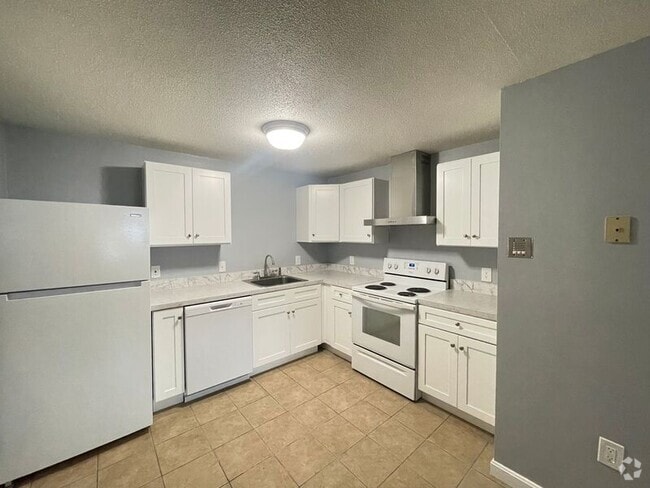 Building Photo - 185 Loudon Rd Unit 7 Rental