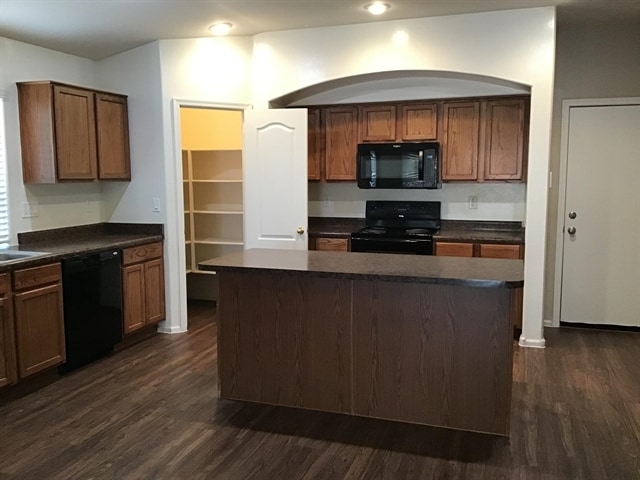 Photo - 10338 W Wood St