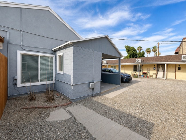 Building Photo - 5915 W Palmaire Ave Unit B
