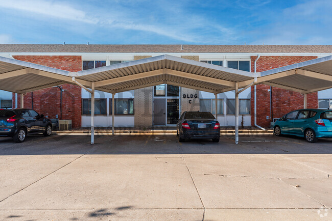 Building Photo - 1201 W River Blvd Unit C116 Rental