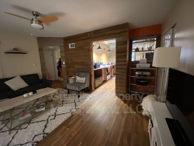 Photo - 519 W 8th St