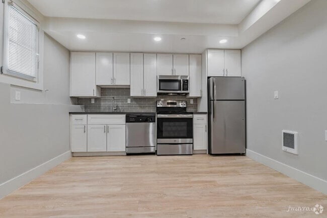 Building Photo - 2420 Van Ness Ave Unit 2400-C Rental