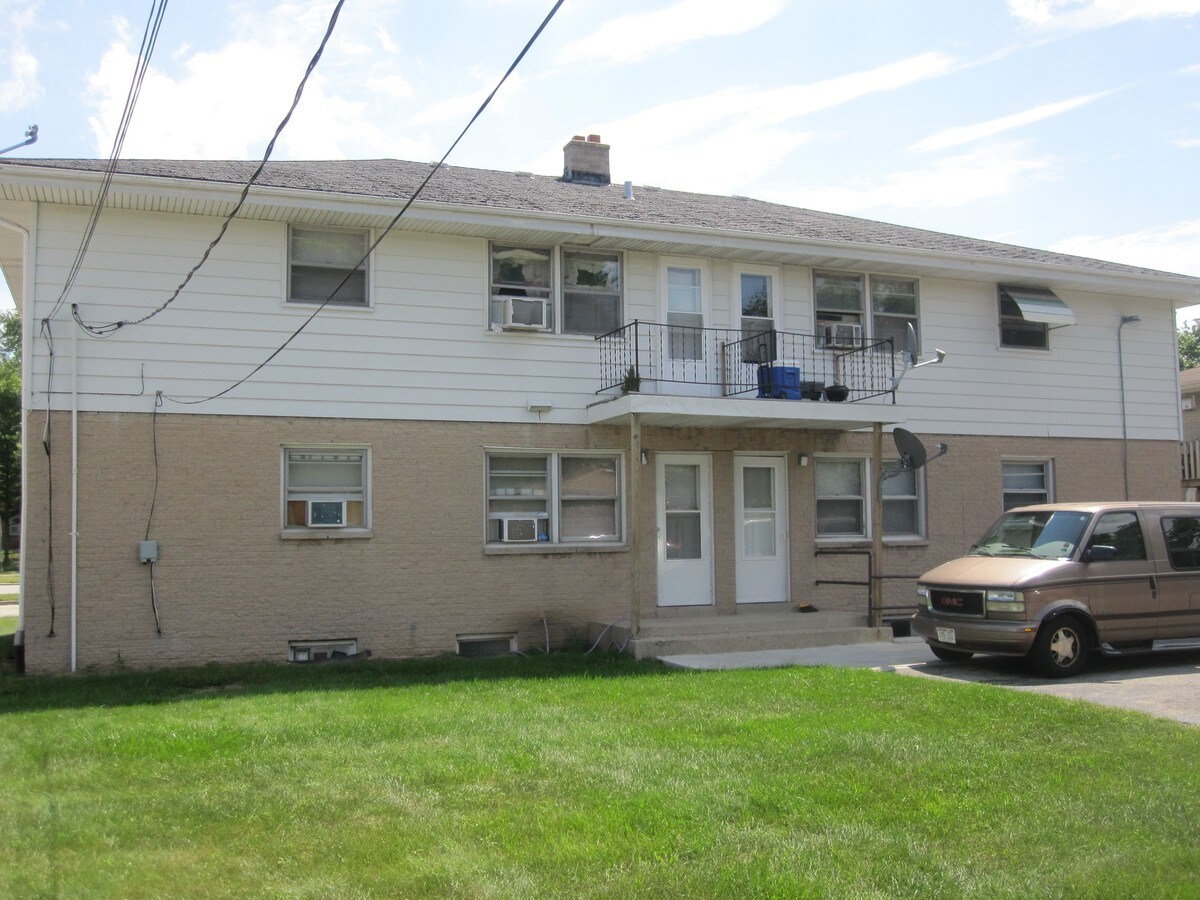 Photo - 3745 S 76th St