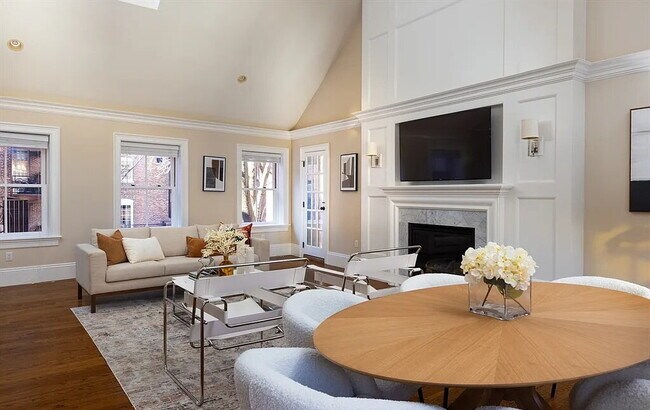 Photo - Bright & Spacious Unit with Natural Light