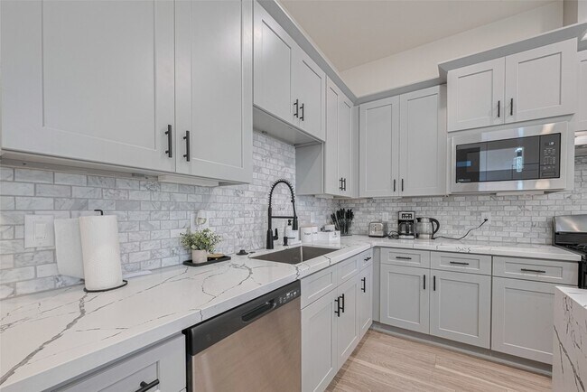 Photo - 2909 Nagle St