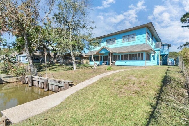 Building Photo - 215 Veselka Rd Rental