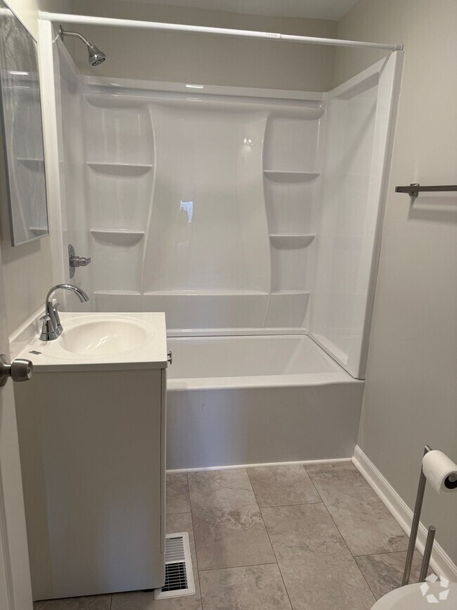 Building Photo - 1 Bed 1 Bath in Swissvale Unit 3 Rental