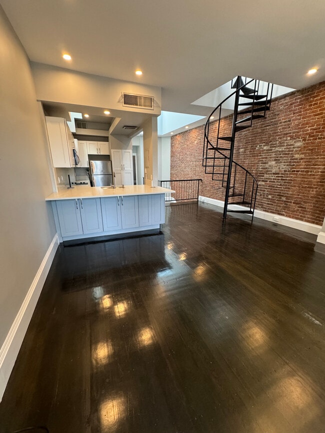 Photo - 265 Beacon St Unidad 5 Rental