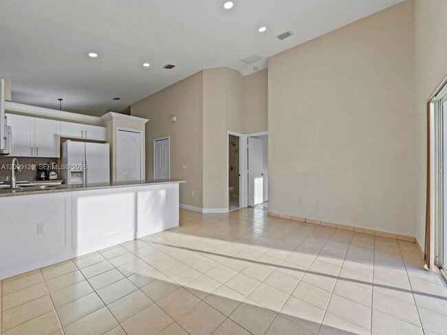 Photo - 704 SE 14th Pl