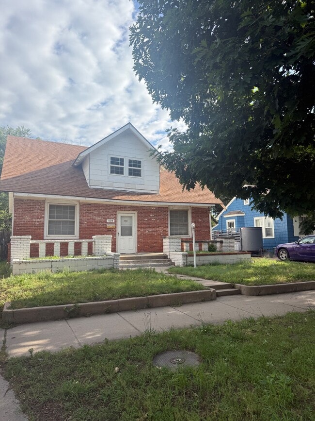 Building Photo - 404 E 11th Ave