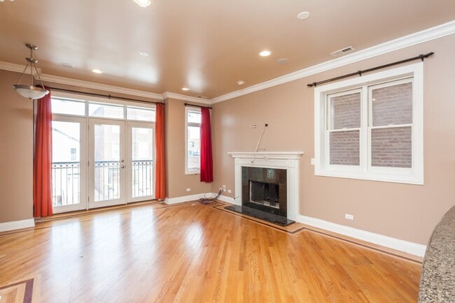 Building Photo - 2417 W Fillmore St Unit 2 Rental