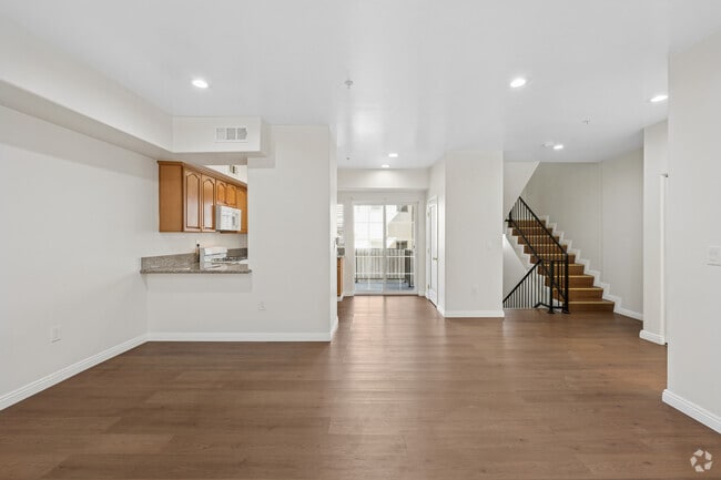 3BR, 3BA - 1421SF - Dining Room - Sandra Manor Management Group