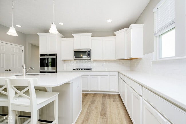 Photo - 11916 Redpoll Trl