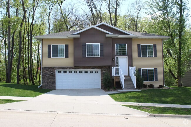 Building Photo - Beautiful 4 bed/3 bath house