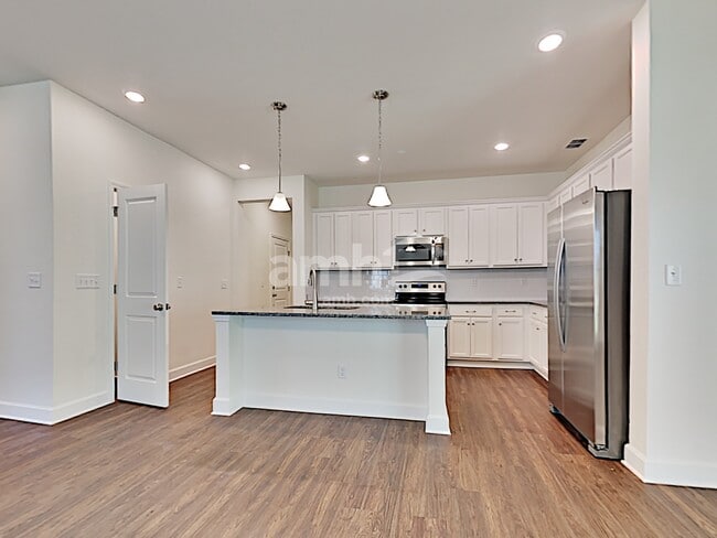 Photo - 387 Sandstone Dr