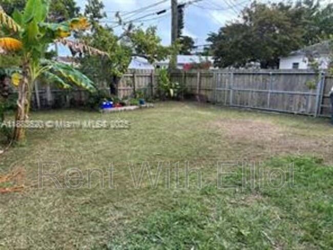 Photo - 1842 Funston St