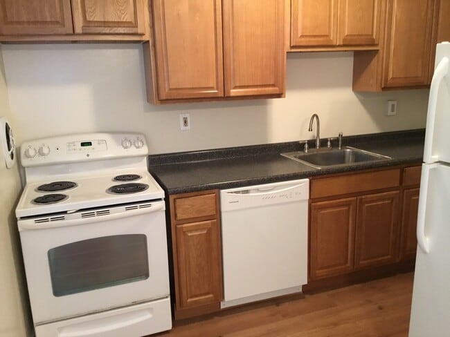 2 Bedroom Townhouse - 2 Bedroom Townhouse Unit D-06