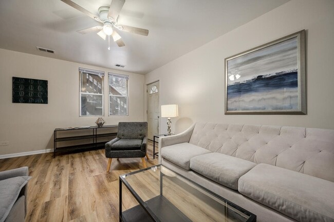 Photo - 1720 N St Louis Ave Unidad 1