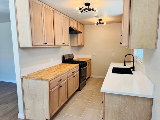 Photo - Gorgeous Remodeled 4+2 - $3100
