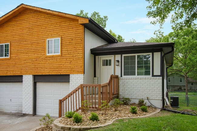 Photo - 501 N Monroe St